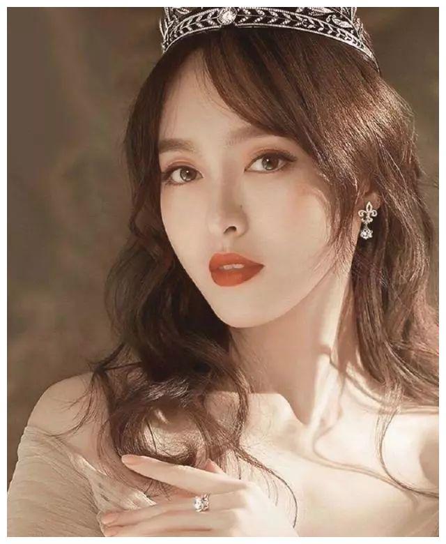 八位脸上有痣的女明星,杨丞琳最明显,唐嫣的很难看出来