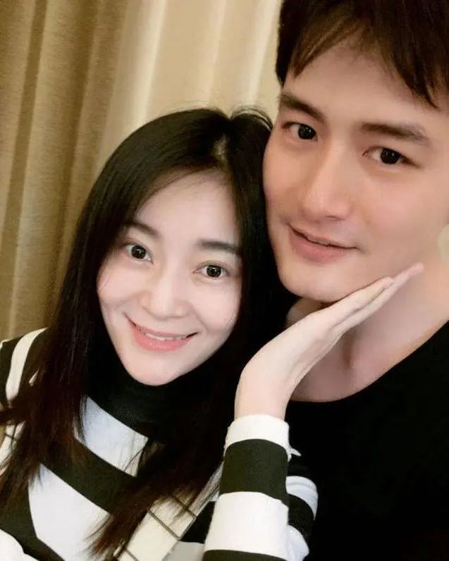 他因长得太帅,被妻子倒追5年才得手,如今一家四口太幸福!