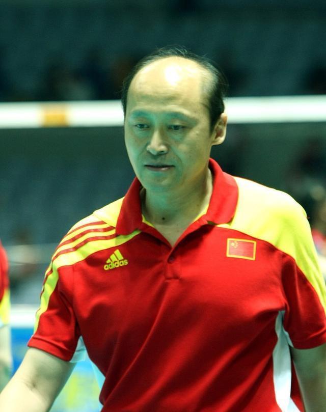 中国女排,他是公认的最差主教练,国家队在他的手下差得不像话|胡进