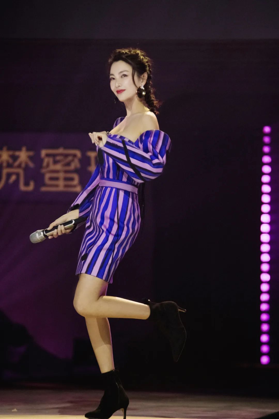 《乘风破浪的姐姐们》舞台造型大过招,还真是一出好戏!