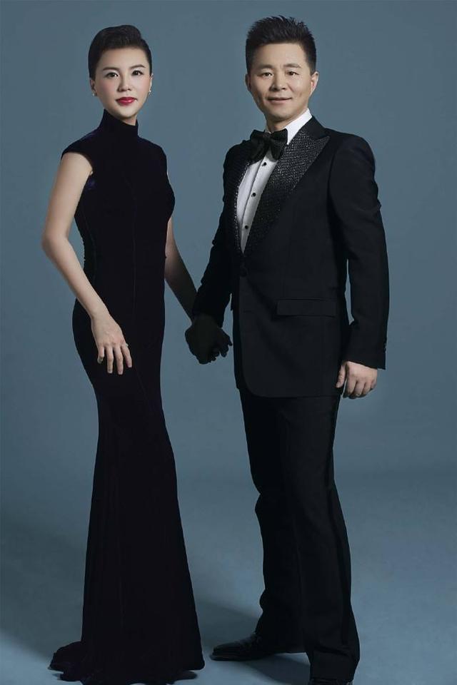 他是民歌王子,闪婚小12岁钢琴公主,王宏伟:我怕配不上人家