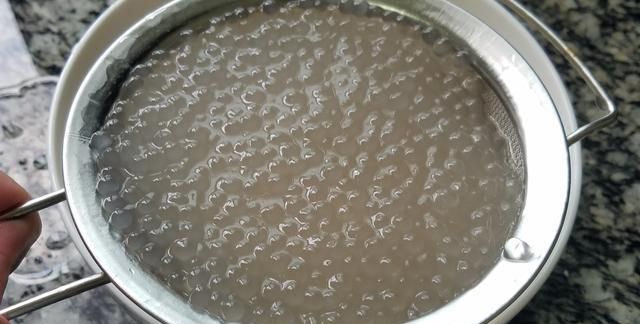 夏天我家经常吃这一道广东糖水,简单好吃香味浓,值得一吃