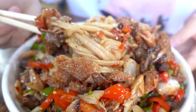 新疆最贵的拌面,慕名前去品尝288一碗,看完也是真的涨见识了