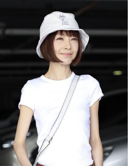 真被陈鲁豫瘦到了,身材娇小衣服看着都小一号,这状态不输女明星