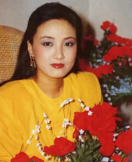 晒妻子年轻时照片,网友:难怪二婚仍娶她|邓洁|张国立|邓婕_新浪新闻