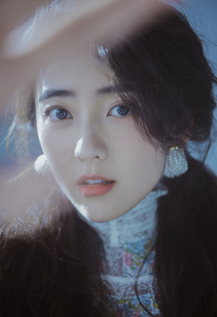 内地版命中注定我爱你她演陈嘉欣穿碎花裙扎小辫超甜美