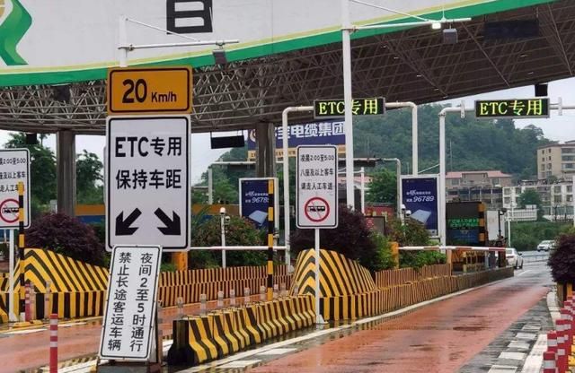 误入etc通道,直接把车倒出来算违章吗?交警:事关12分,记好了