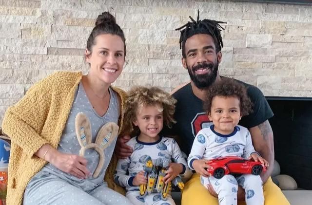 疑问!迈克-康利与妻子都是黑人,有何生下白皮肤的孩子?