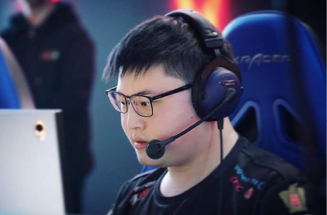 一首歌,预示jkl取代uzi地位,他将成英雄联盟下个"新神"