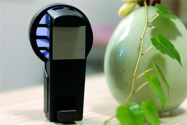 飞智蜂翼pro双效手机散热器 3秒降10度,手机玩游戏发热不再苦恼