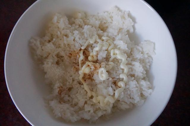 米饭和它这样吃鲜香爽口夏季吃很舒服女儿说以后要这样吃饭