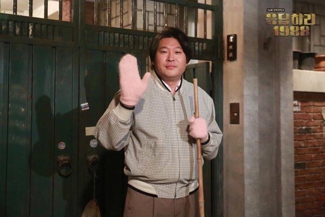 虽然并不外露,但阿泽爸爸的智商很高,看阿泽的基因就能猜出一二;虽然