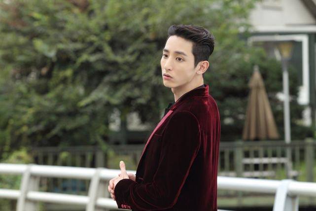 《永远的君主》男二走红精致下颌线圈粉人气超李敏镐古装造型绝美