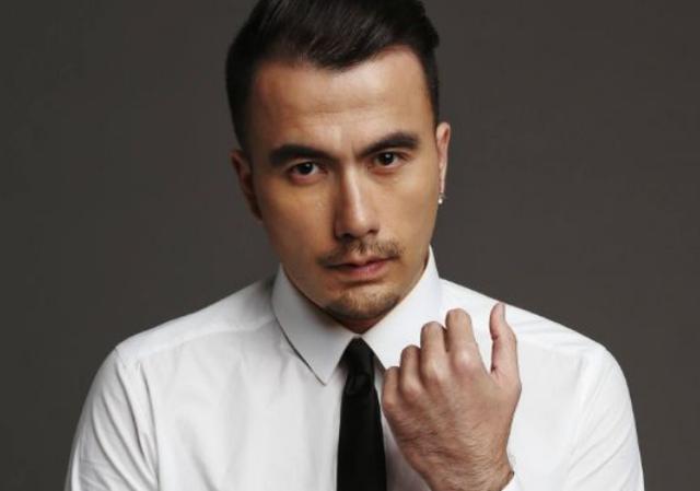 凭《仙剑3》魔尊重楼走红,颜值高被富婆看上|黄志玮|仙剑3|关颖_新浪