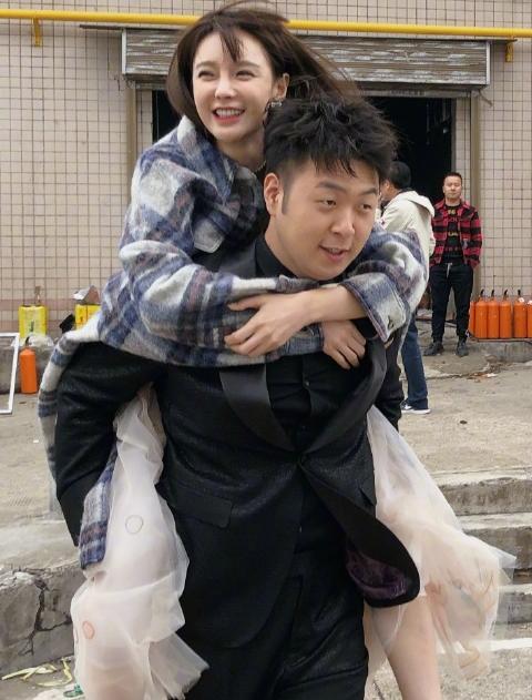 杜海涛为女友庆生,谁注意沈梦辰练舞留下淤青,放大一看太心疼休闲区蓝鸢梦想 - Www.slyday.coM 杜海涛为女友庆生,谁注意沈梦辰练舞留下淤青,放大一看太心疼休闲区蓝鸢梦想 - Www.slyday.coM