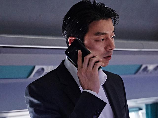 《釜山行》:孔刘的"死"并非偶然,从电影刚开始,就决定了结局