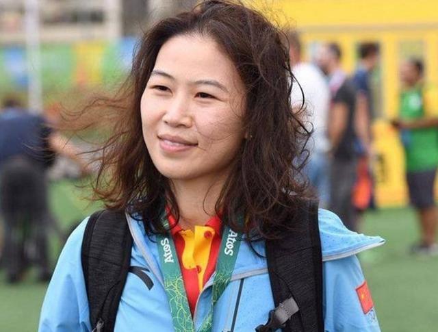 29岁奥运冠军当妈,丈夫是清华学霸,挺孕肚比赛称是最好的胎教|易思玲