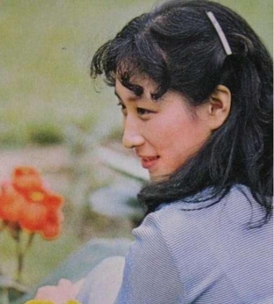 沈小岑登春晚红遍全国流产后嫁老外养情伤