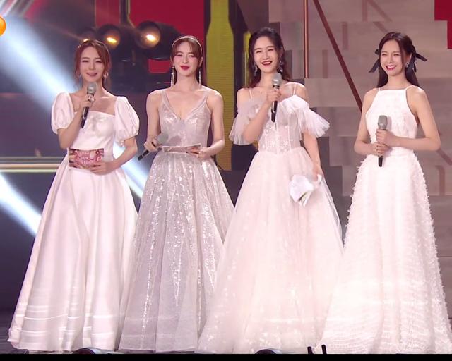 芒果四小花同台主持却更像网红比美沈梦辰靠心机造型美成c位