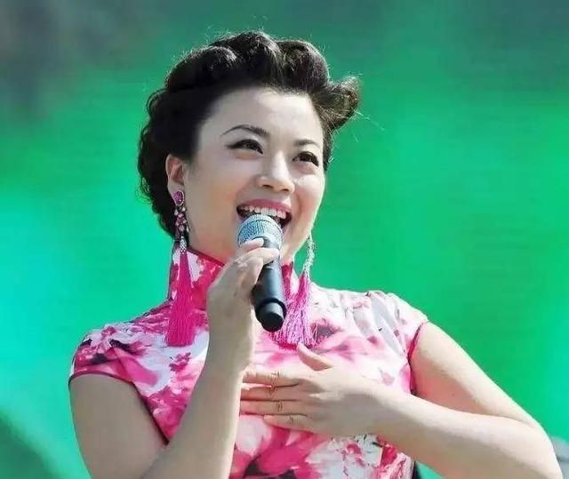 她是民歌天后,连登23年春晚,却在巅峰时隐退,背后原因是什么?