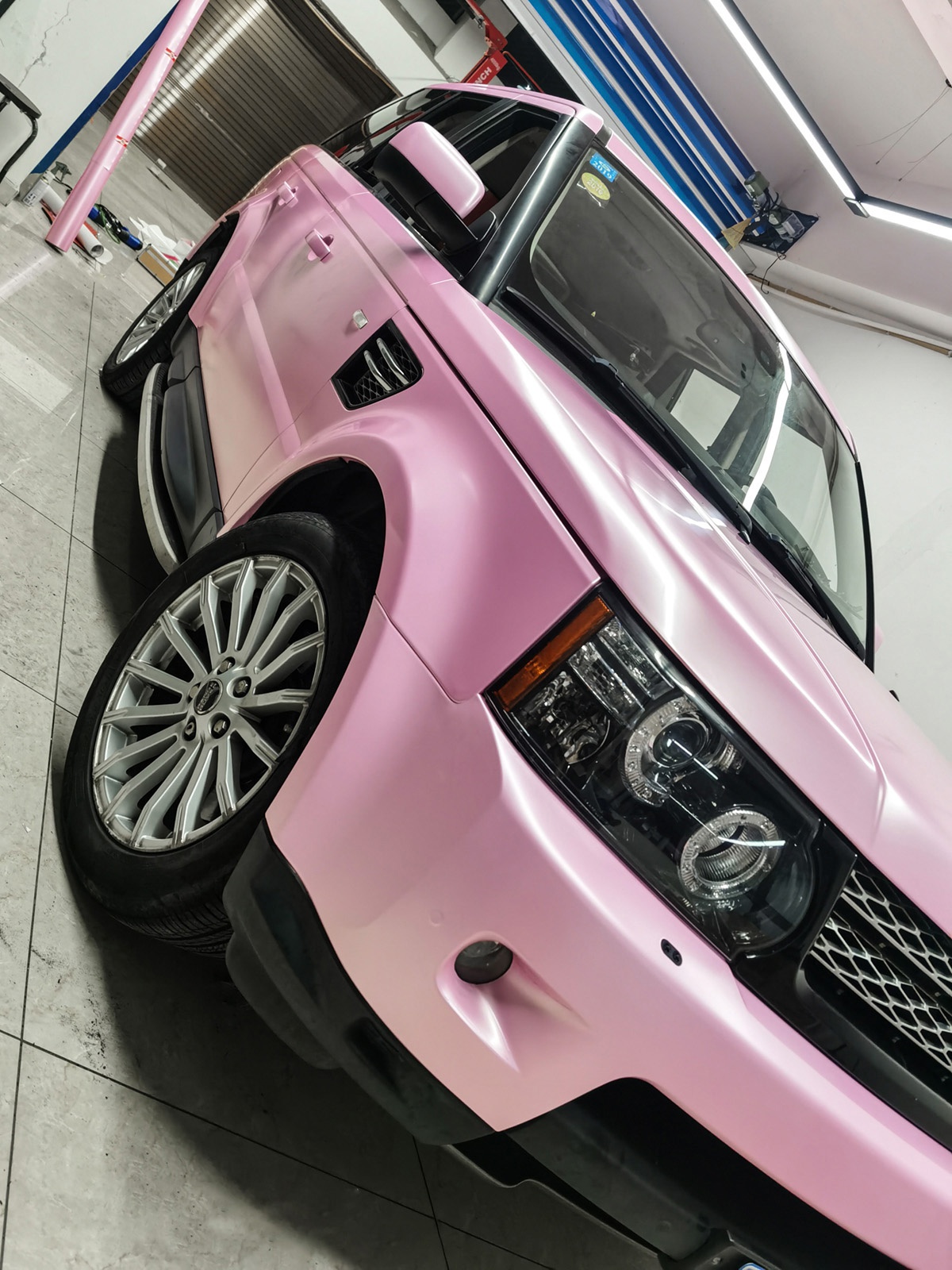 揽胜车身改色电光樱花粉 rg瑞集改色膜浙江永康加盟店出品-新浪汽车