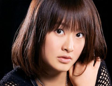 钱琳是一位非常成功的歌手,不仅在国内享有盛誉,而且她的专辑也销往