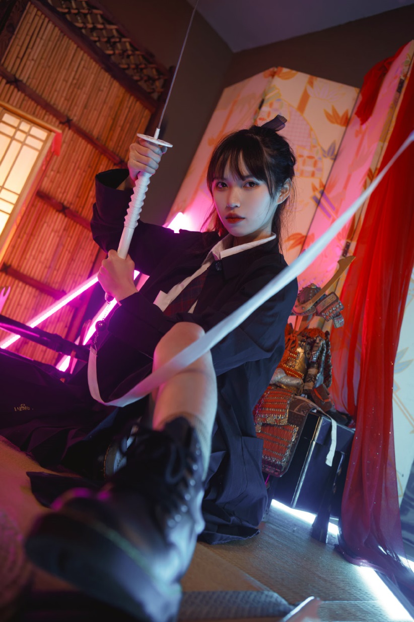 当风衣搭上jk制服,神仙姐姐变高冷女神