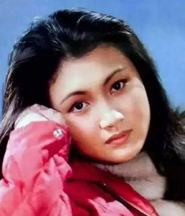 她出道就与陈宝国扮情侣,饰杨玉环成经典,丈夫儿子均是音乐才子
