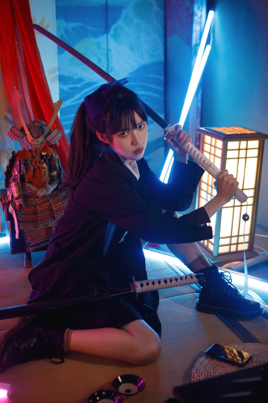 当风衣搭上jk制服,神仙姐姐变高冷女神