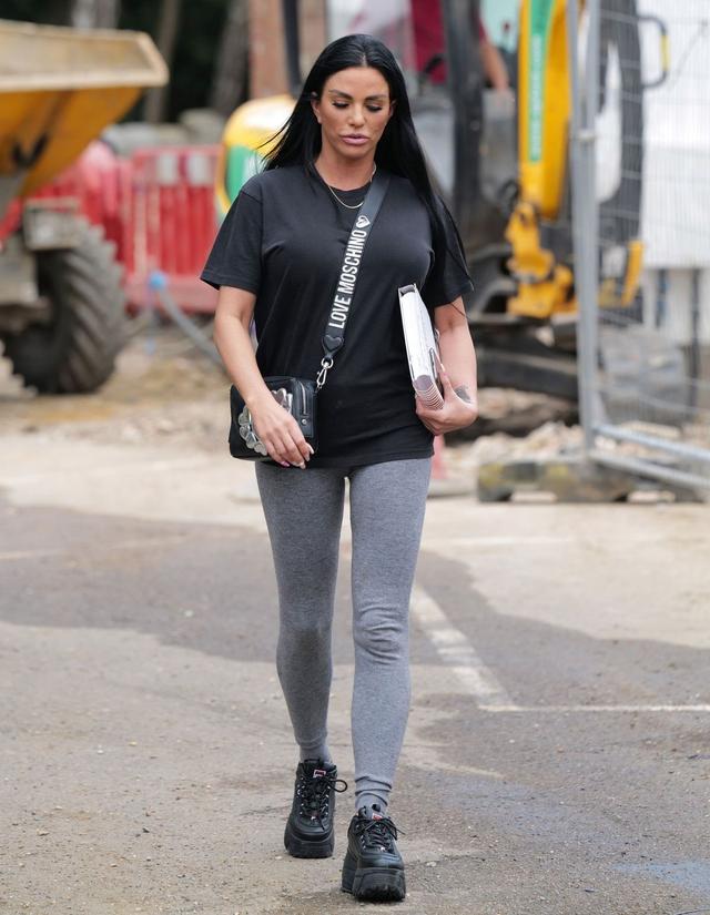 凯蒂·普莱斯(katie price)真是魅力十足.