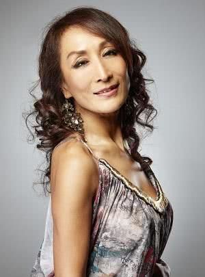 沈小岑登春晚红遍全国流产后嫁老外养情伤