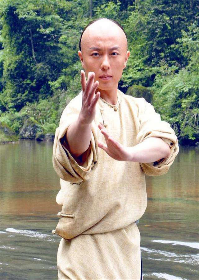 成龙老了,李连杰老了,继吴京后,该谁来扛"中国功夫"的大旗?