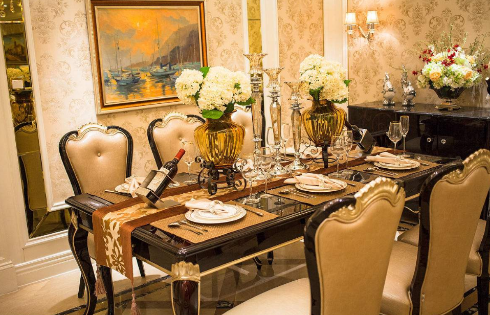 家里一旦摆上此几种餐桌,你就离夫妻不睦,财运流失不远了!