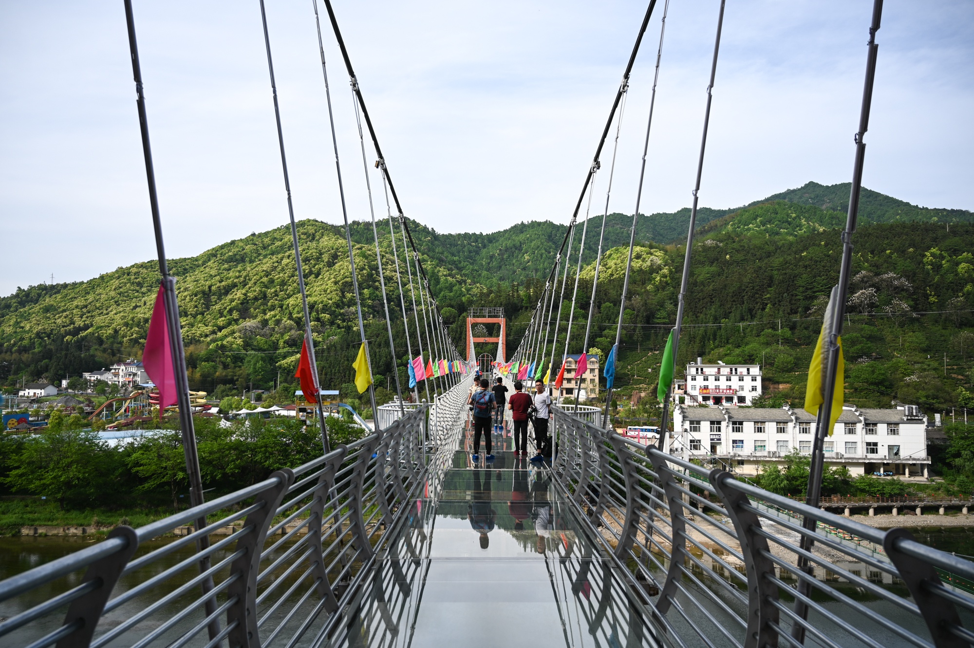 安徽首个"7d玻璃桥",横跨在中国最美诗河上,全长268米门票50