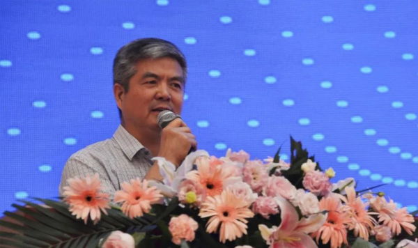 迎难而上赢得未来