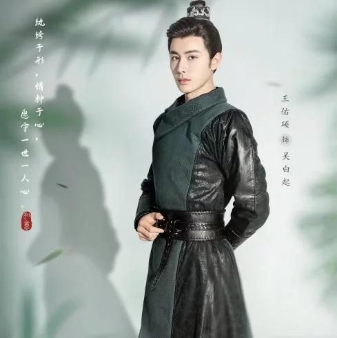 和李奕辰异曲同工的,还有王佑硕,所以喜欢这部电视剧的女网友,还真是