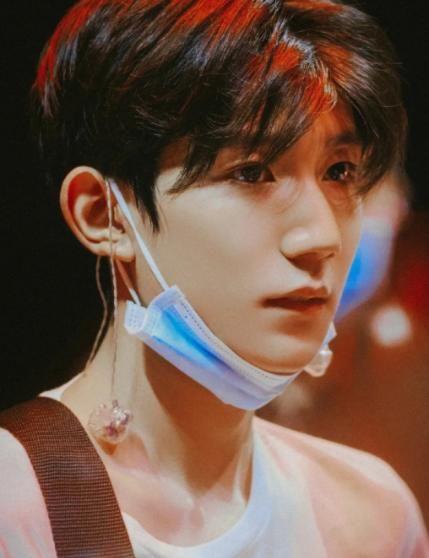 中分 当他唯一一次尝试后 看来脸小也是个错|王源|小也|发型_新浪新闻