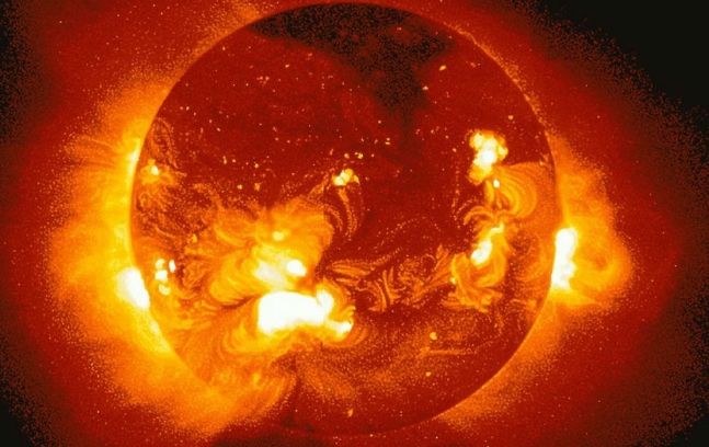 太空没有氧气,为何太阳还能燃烧50亿年?难道这只是假象吗?