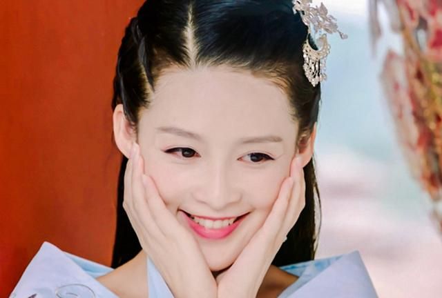 当古装女神"双手托腮",热巴李沁都很甜蜜