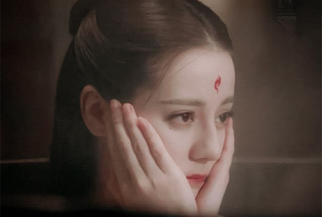 当古装女神"双手托腮",热巴李沁都很甜蜜