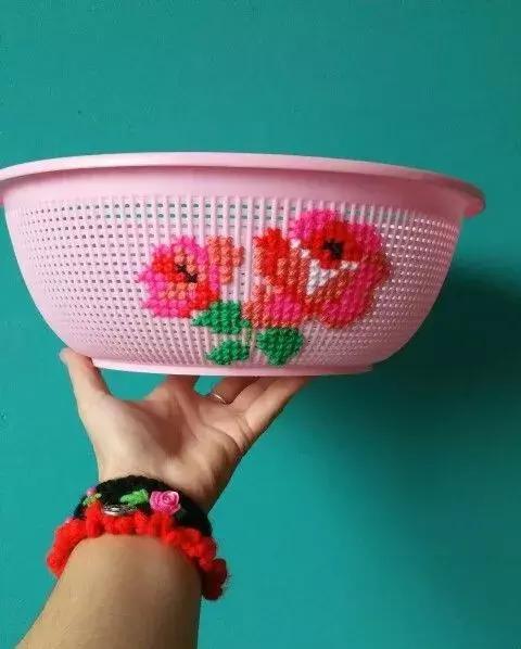 28款手工盖菜罩以后剩余的十字绣线可以绣在罩子上附图样