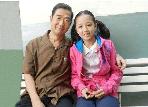 张国立一生有1子3女,儿子是他心中永远的痛,"女儿"却非常红!
