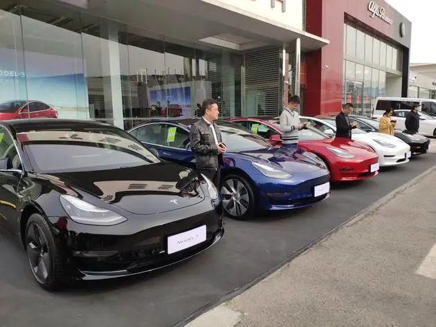 国产特斯拉降到20万终将成事实？网友：我们等你太久！