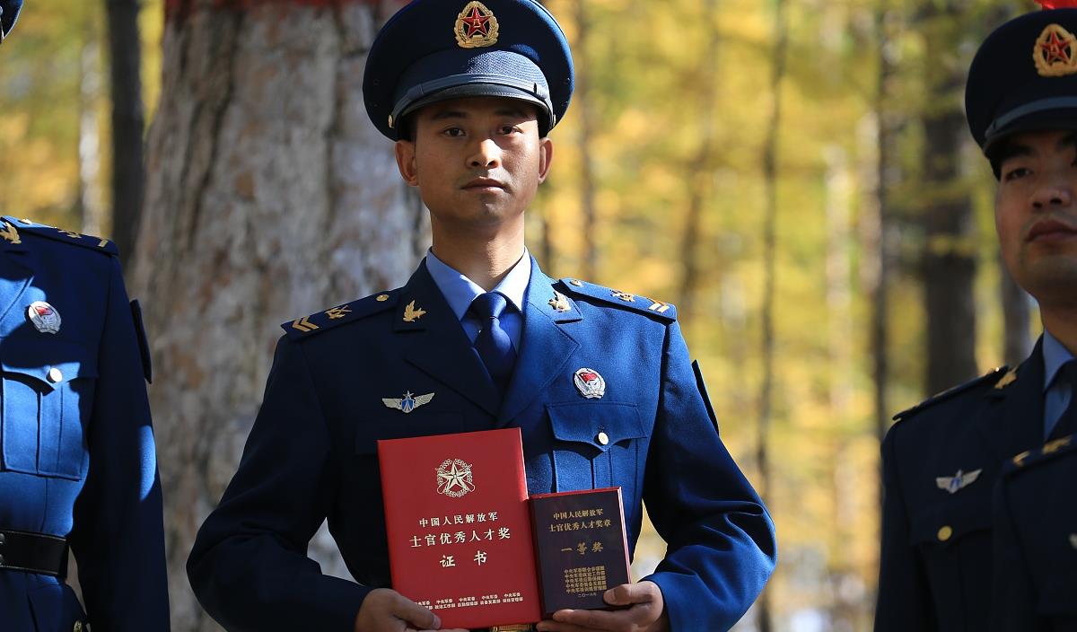 本科生大一去当兵考士官学校和毕业直招士官有什么区别?