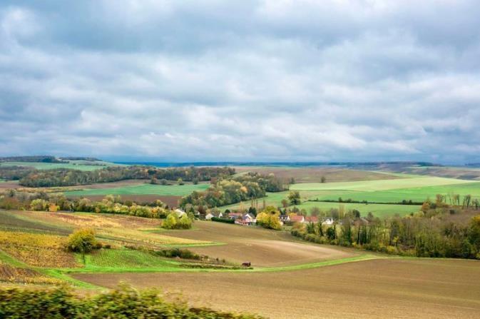 明明是连成整体的一个平原为什么分西欧平原和波德平原两部分