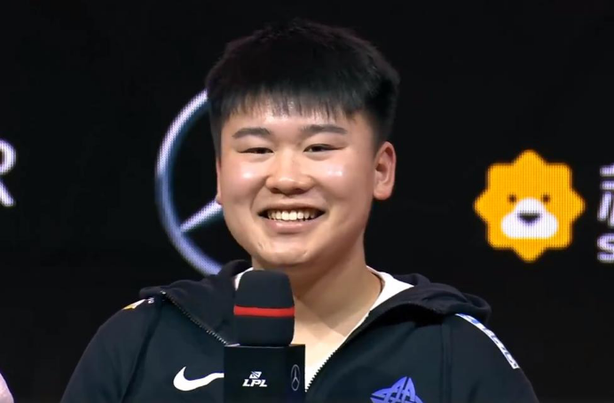 wei再次用男枪为自己正名!面带微笑接受采访:下次solo带惩戒