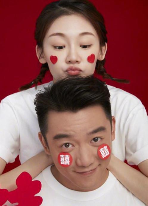 明星结婚证件照:陈小春应采儿搞笑,看到张若昀:这也太开心了吧