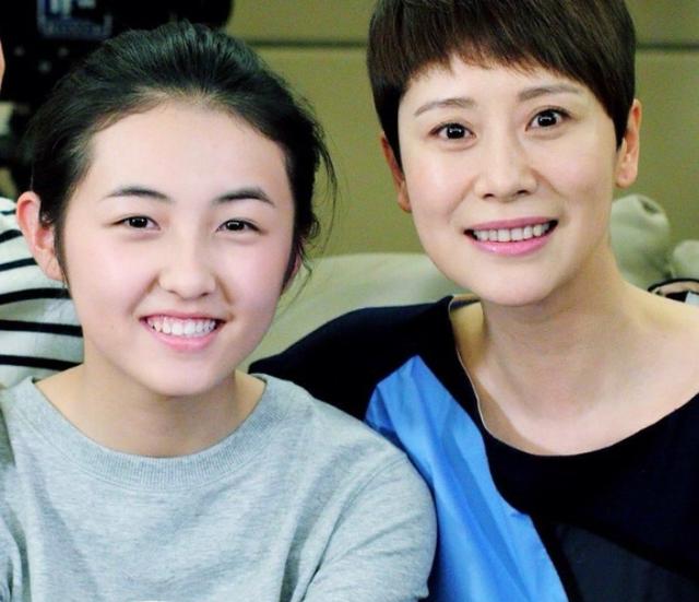 海清问张子枫:考试前如果压力大怎么办?张子枫的回答风趣又幽默