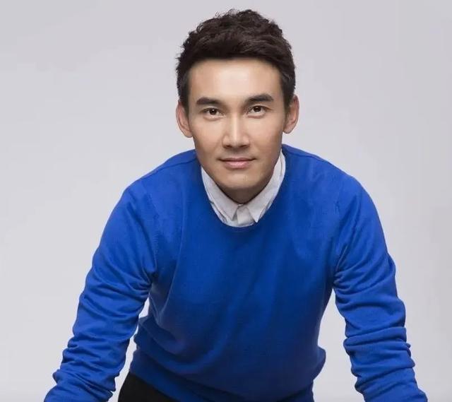 姐夫们也各凭本事顺利出圈,其中就包括陈松伶的老公,著名演员张铎