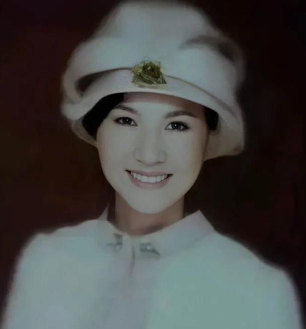 安井千惠出生于富足商贾之家,两人相互爱恋,一时为大众所知.